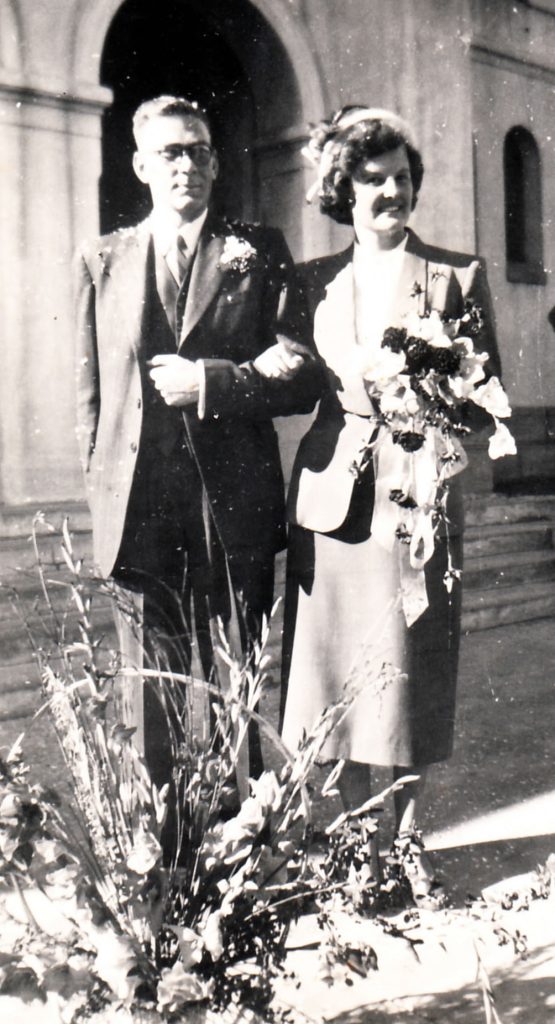 Sampie en Aletta op hulle troudag in 1952 in Bloemfontein