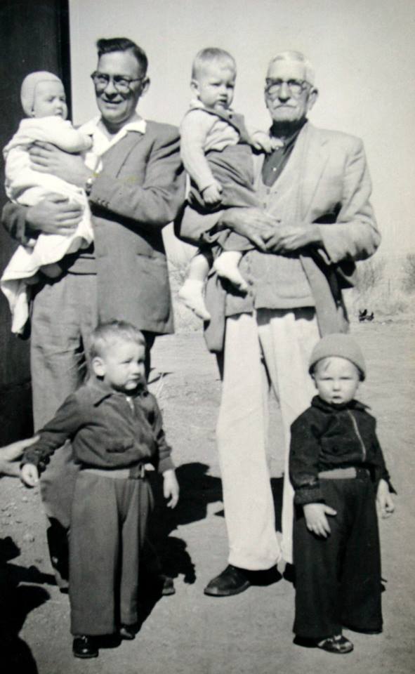 Van links na regs agter Sam (myself), my pa Sampie, neef Sampie of Vaal Samp, Oupa Sam, voor links neef Sampie (Samuel Liversage), en regs Sam. Was nogal 'n probleem met familie saamtrekke! Ongelukkig is daar uit hierdie groep net een Samuel van den Berg wat die naam in die volgende generasie voortsit.