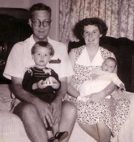 Saam met hulle kinders Elna en Sam in 1957